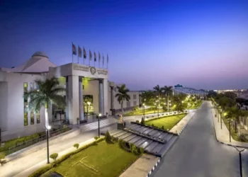 جامعة مصر للعلوم والتكنولوجيا 6 اكتوبر